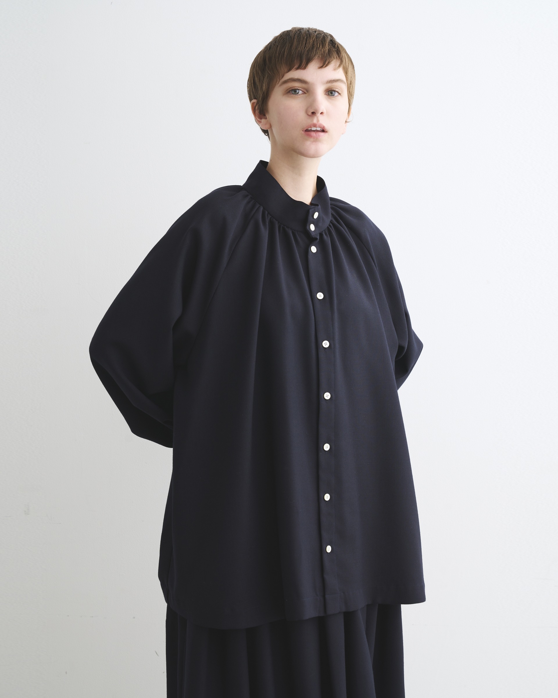 GATHERED CHIN COLLAR TUNIC SHIRT｜Traditional Weatherwear